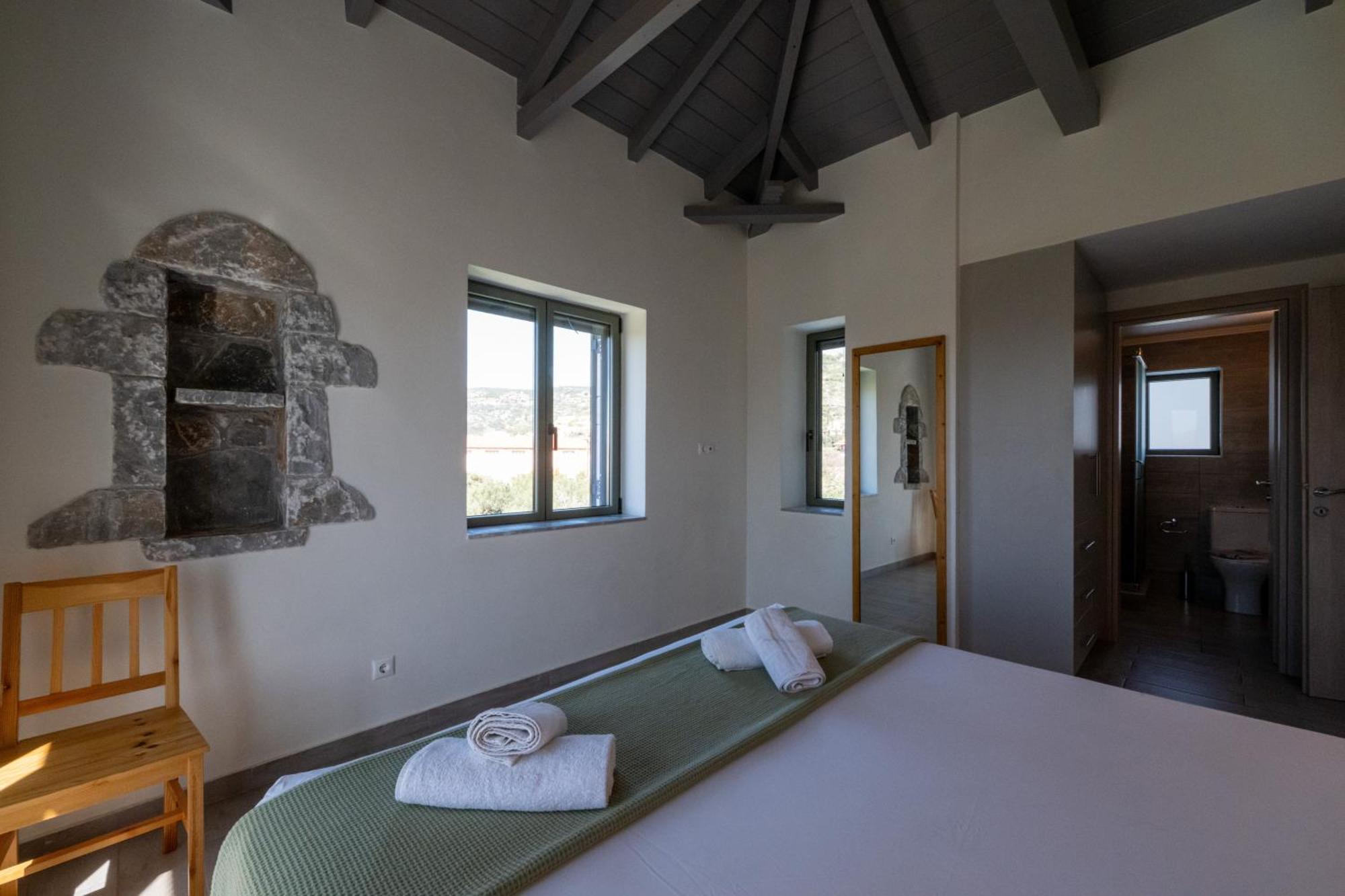 Torri Di Pietra Stoúpa Quarto foto