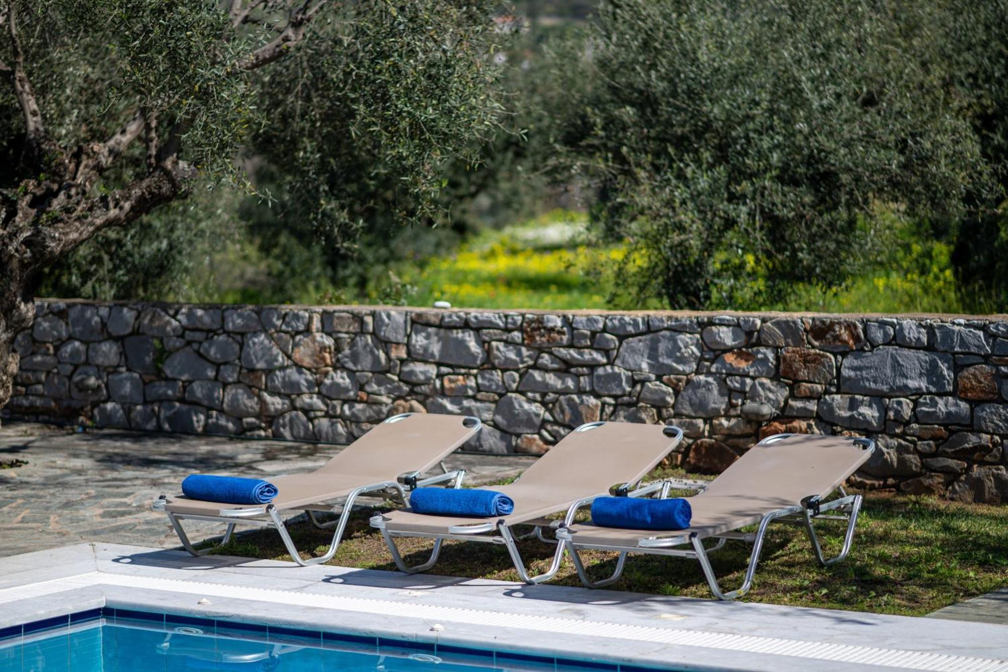 Torri Di Pietra Stoúpa Quarto foto