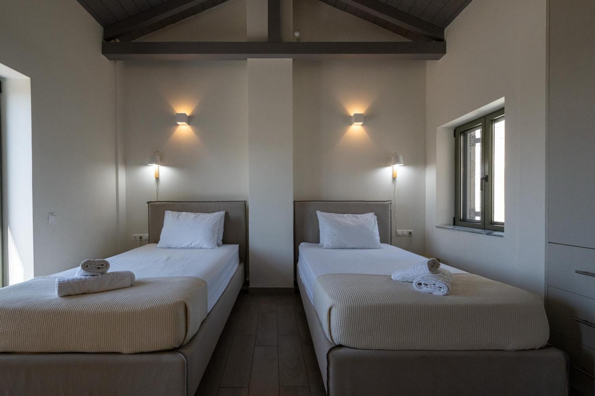 Torri Di Pietra Stoúpa Quarto foto